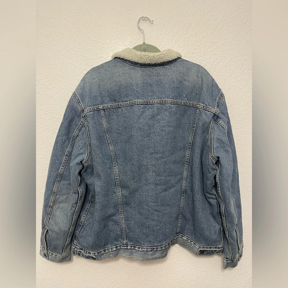 Levi's Classic Blue Denim Jacket with Sherpa Collar - Picture 2 of 4